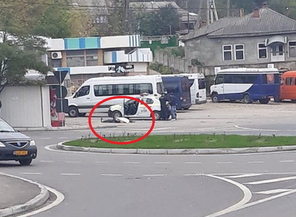 FOTO // Un bărbat, recent externat din spital, a murit în fața gării auto din Călărași